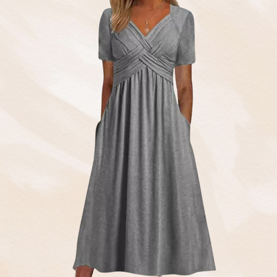 Mirella™ | Stilfuld V-hals Kjole