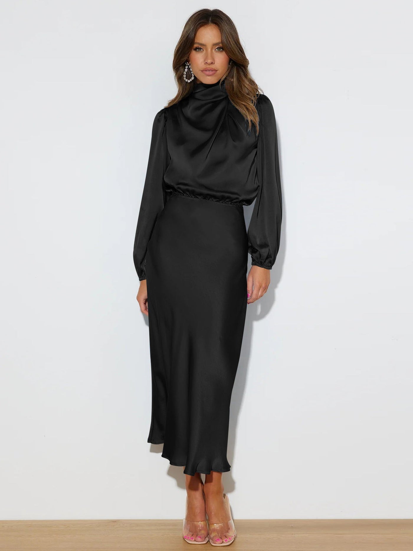 Isabella | Sofistikeret Satin Midi Kjole