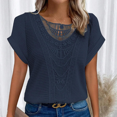 Vanja | Stilfuld Top med Blonde Detalje