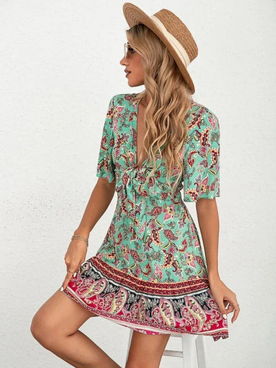 Delia | Stilfuld Paisley-Print Kjole med Bindebånd