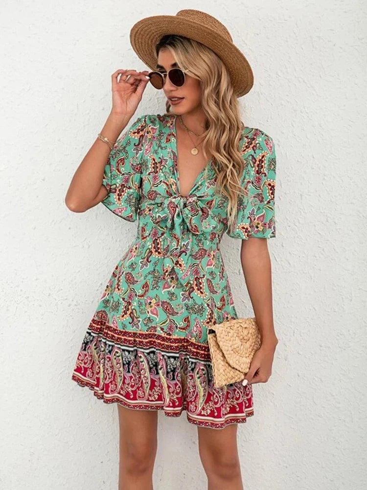 Delia | Stilfuld Paisley-Print Kjole med Bindebånd