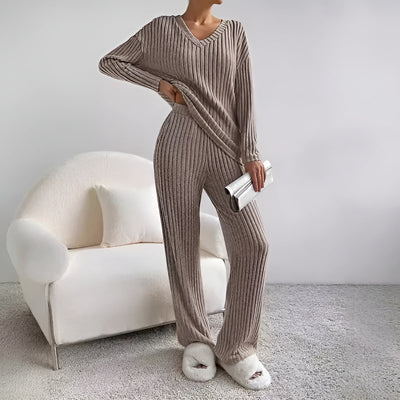 Wilma™ | Ribbet V-hals sweater sæt